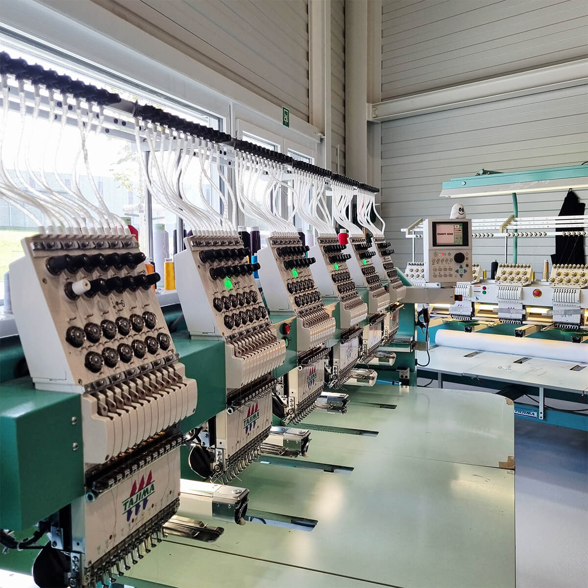 produktionshalle naehmaschinen